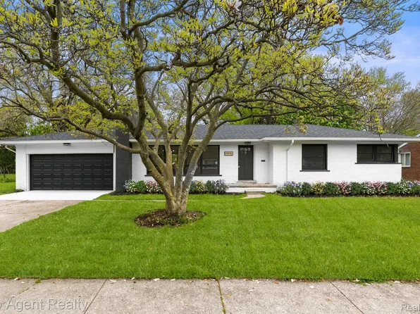 19771 Old Homestead Dr, Harper Woods, MI 48225