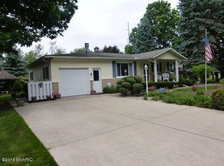 206 S Hamilton Dr, Buchanan, MI 49107