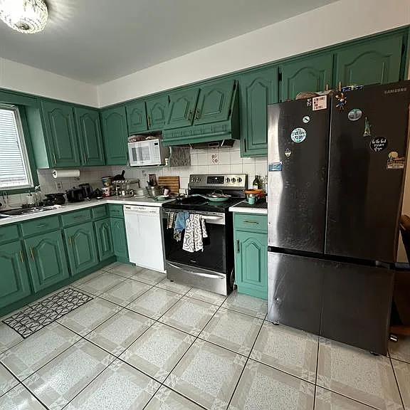 8351 Kingston Cres — Photo 3