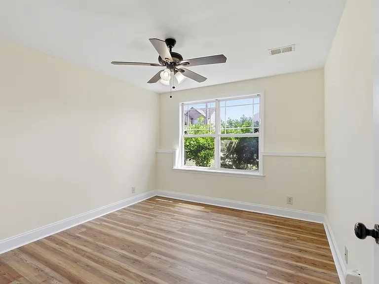 1011 Sunrise Dr — Photo 4