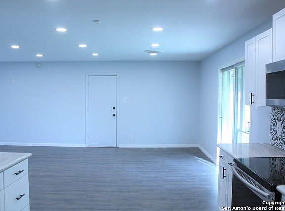 4th image of 3627 Greenleaf Dr