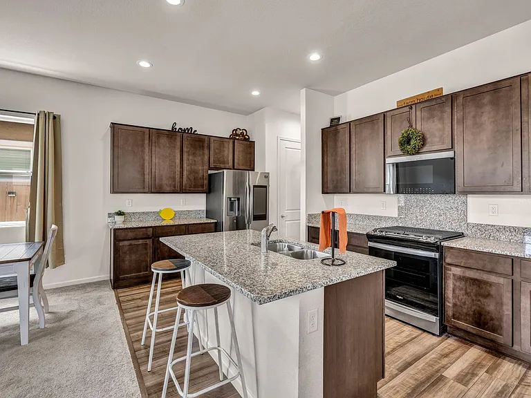 7814 Navasota Dr — Photo 2