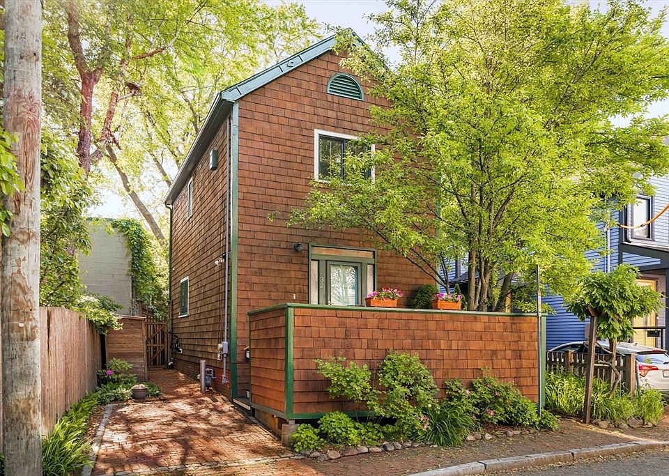 1st image of 32 Bellis Cir