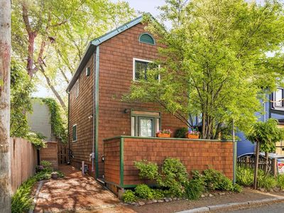 32 Bellis Cir, Cambridge, MA, 02140