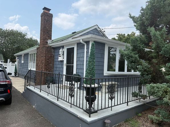 986 Merrick Ave