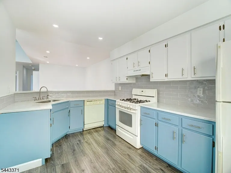 142 Harvest Ln — Photo 6