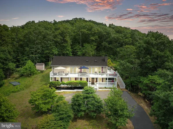 1390 Applewood Dr, Front Royal, VA 22630