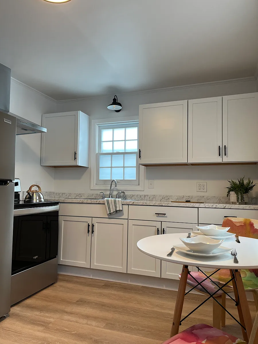 Building Photo - 18 Corrine St #5
