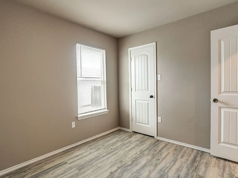 2223 E Main St — Photo 13