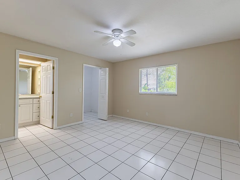 3733 SW 1st Ave — Photo 8