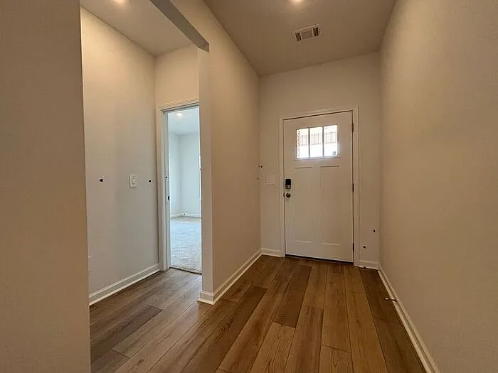 4 bed, 3.0 bath, 2001 sqft, $2,000 — Photo 3