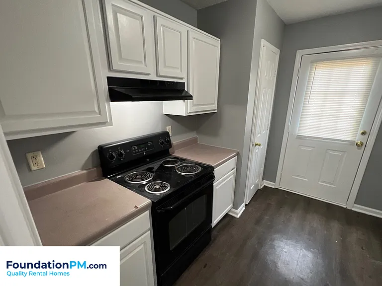 4529 Longtree Ave — Photo 4