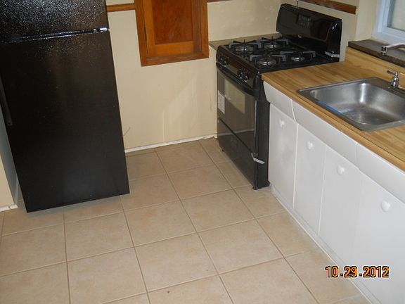 4th image of 3965 Tholozan Ave