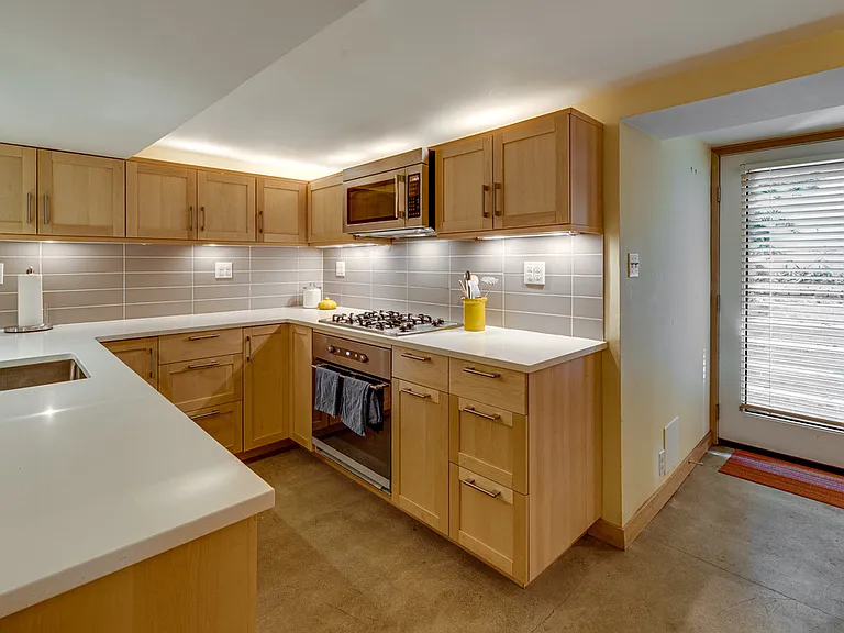2234 NW Johnson St #B — Photo 4