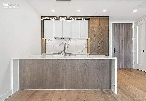 4th image of 45-30 Pearson St #6C