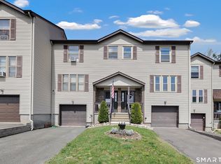 67 Country Hill Rd #67, Naugatuck, CT 06770