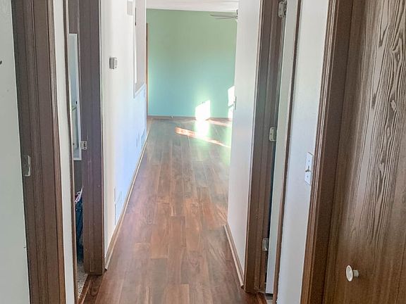 5th image of 180 Glenbrook Dr