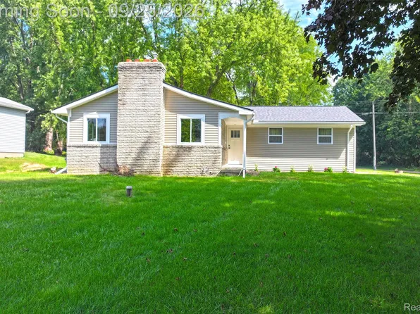 2416 Monte Carlo Dr, Howell, MI 48843