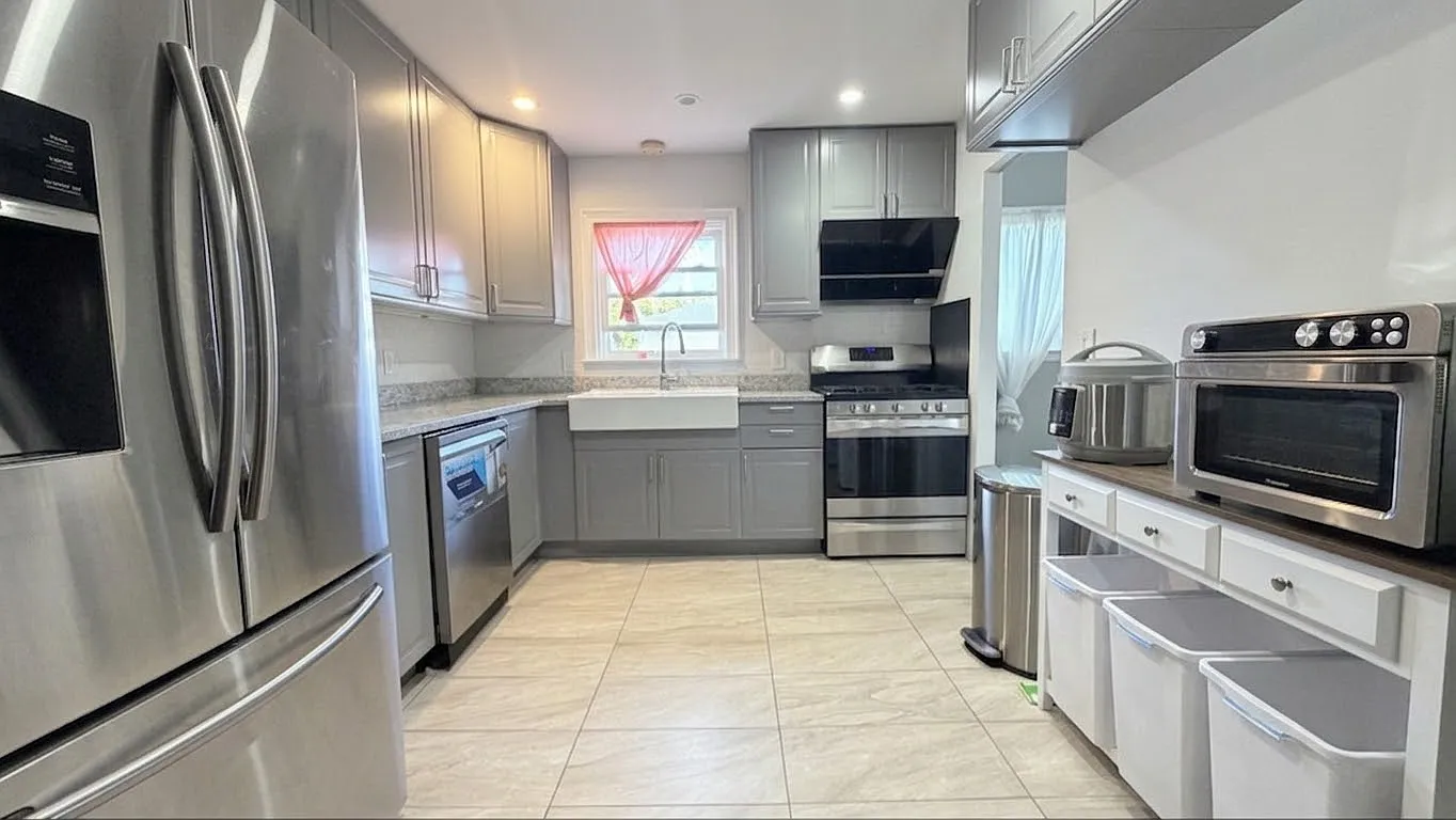 4 bed, 2000 sqft, $5,300 — Photo 1