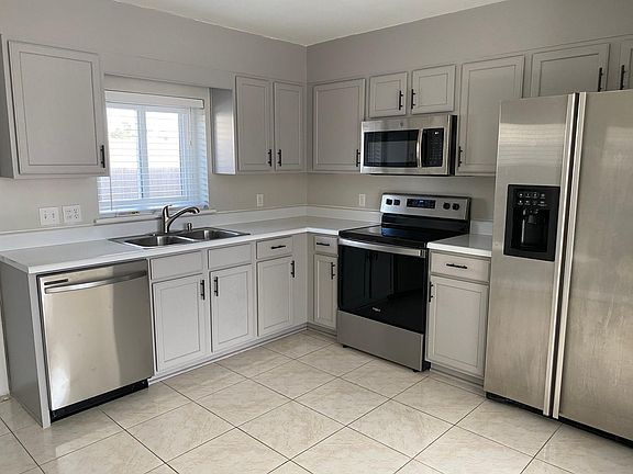 2nd image of 5204 Beach Dr #B