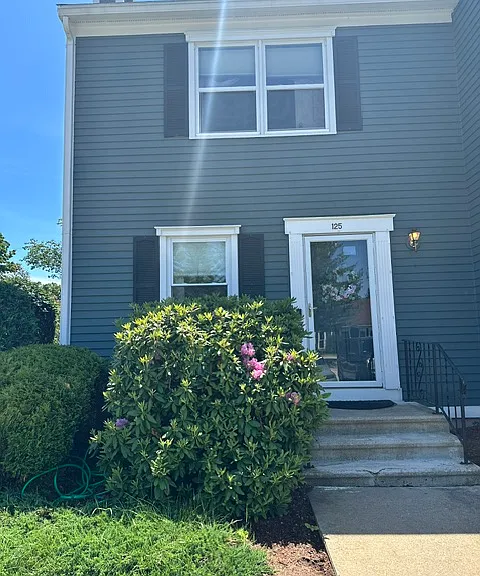 125 Cadogan Way — Photo 1