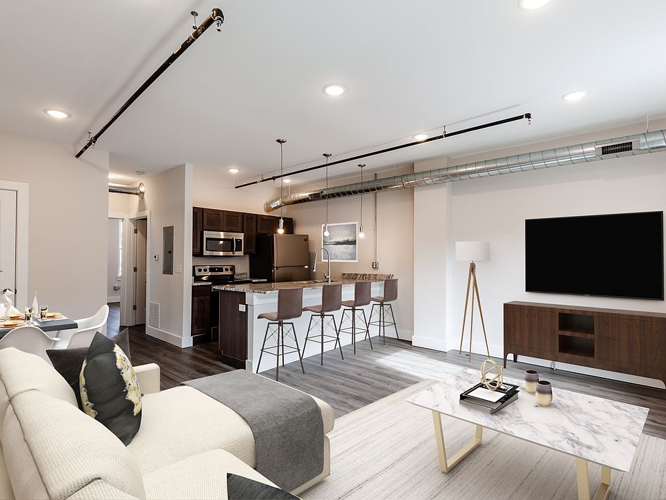 Spacious 1 Bedroom, 1 bath with high ceilings, cool finishes and tall newer windows.