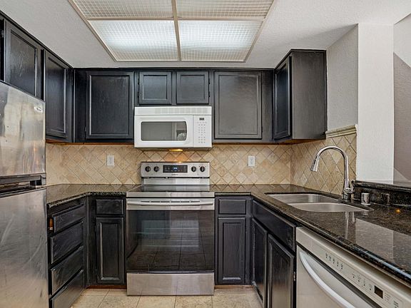 5th image of 1020 Summerplace Dr