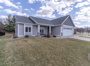 42 Oak Ridge Trl, Deerfield, WI 53531