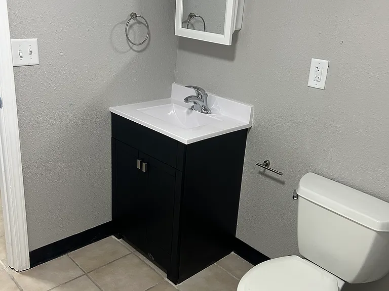 613 N Franklin Ave #4 — Photo 6