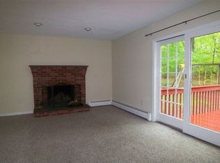 25 Hyde Park Dr, Gales Ferry, CT 06335