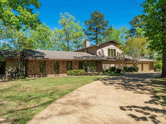 2nd image of 255 Springbrook Dr