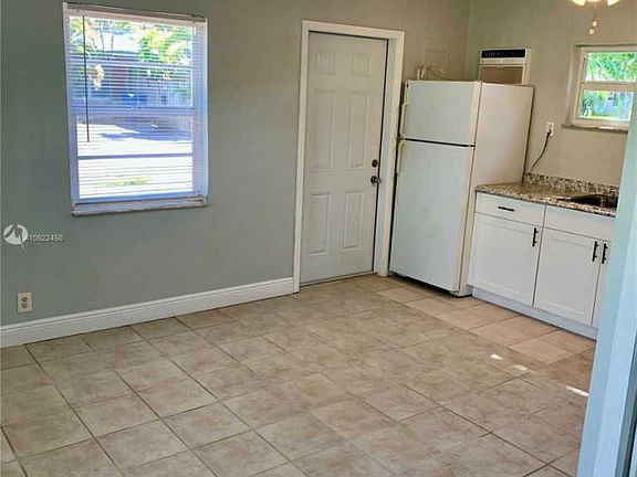 2nd image of 2801 NE 6th Ln #1
