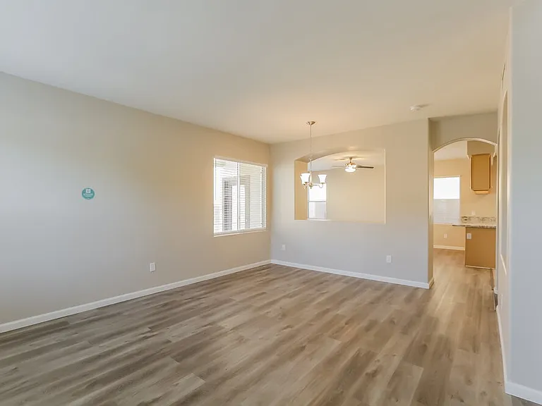7218 S 39th Dr — Photo 5