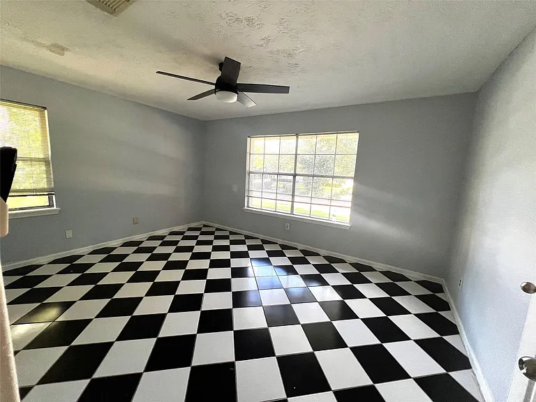 15703 Jersey Dr — Photo 8