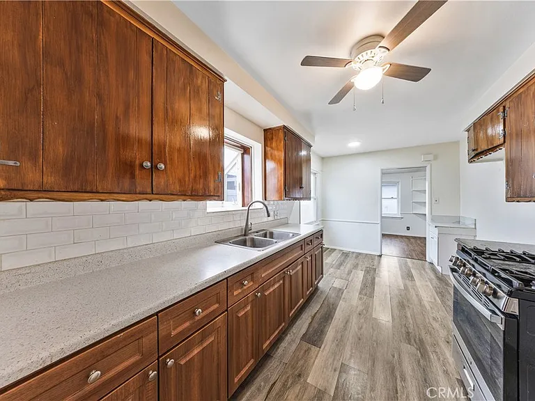 6943 Nagle Ave — Photo 16