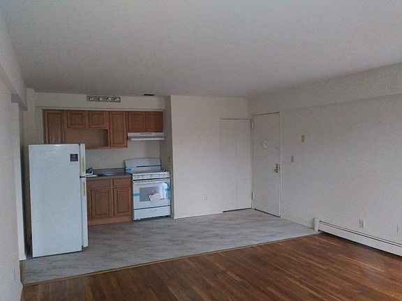 3rd image of 1300 Richmond Ave