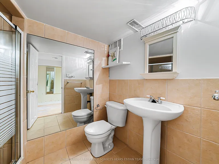 624 Pape Ave — Photo 33