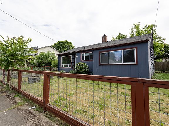 3rd image of 7004 SE Woodstock Blvd