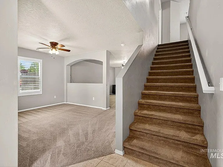 3 bed, 2330 sqft, $2,600 — Photo 3