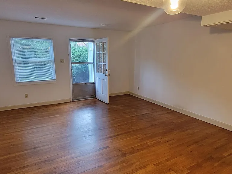 506 N Greensboro St #12 — Photo 11