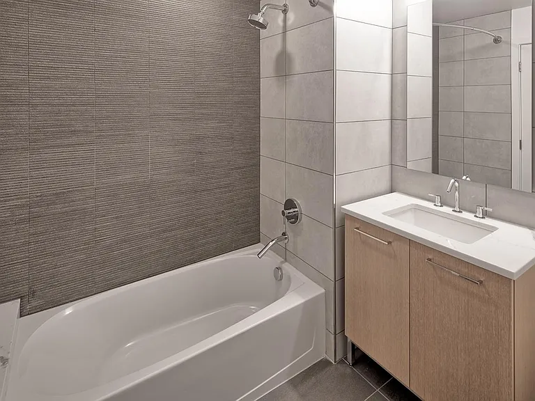 1400 Hudson St #525 — Photo 8