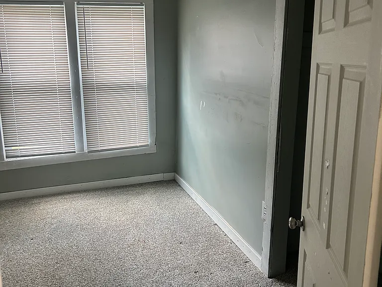 209 N Walnut St — Photo 5