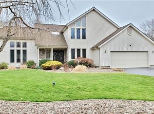 20 Winding Country Ln, Spencerport, NY 14559