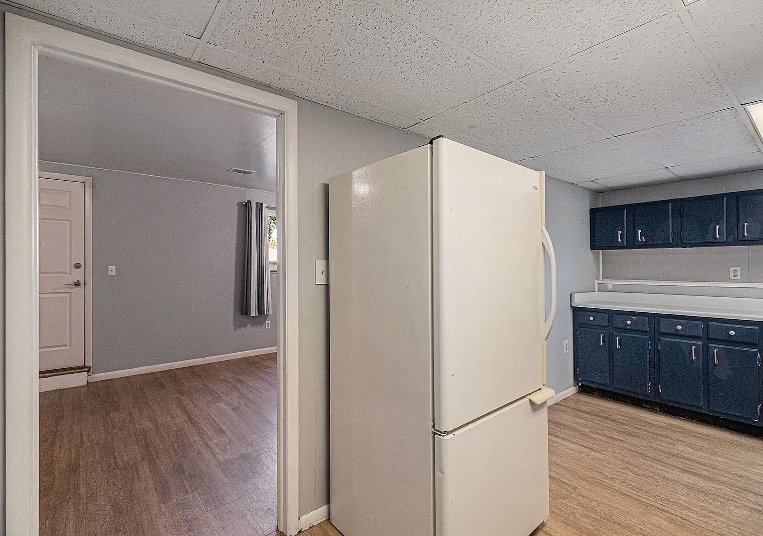 Spacious 2-Bedroom Garden-Level Apartment with Garage & In-Unit Laundry — Photo 4