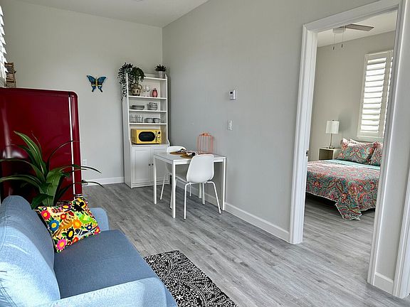 5th image of 4720 Emerson Ave S #1/2
