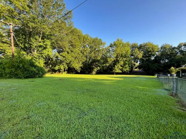 305 W Church St, White Oak, TX 75693