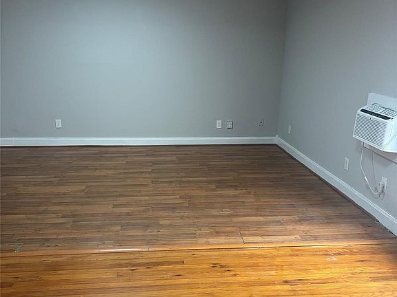 5th image of 4127 Yale St
