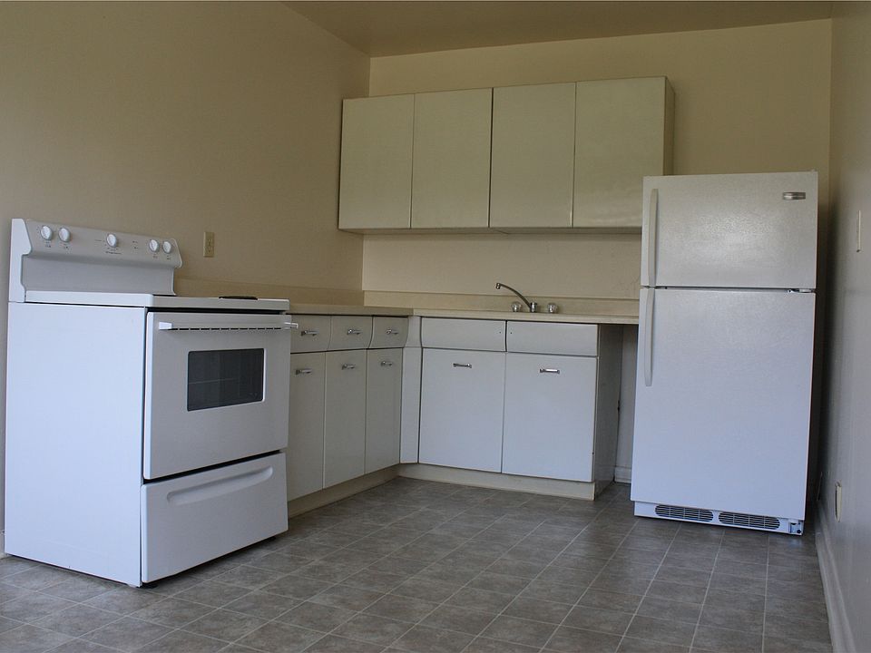 2nd image of 921 S Walnut St