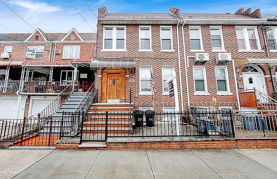 1st image of 215 Bay 11th St