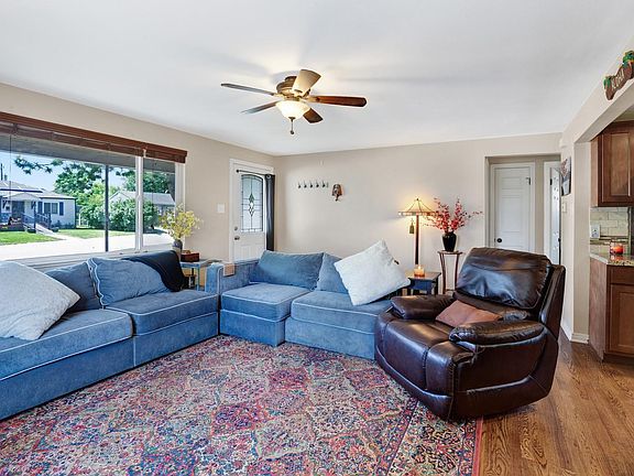 5th image of 1424 S Beach Ct